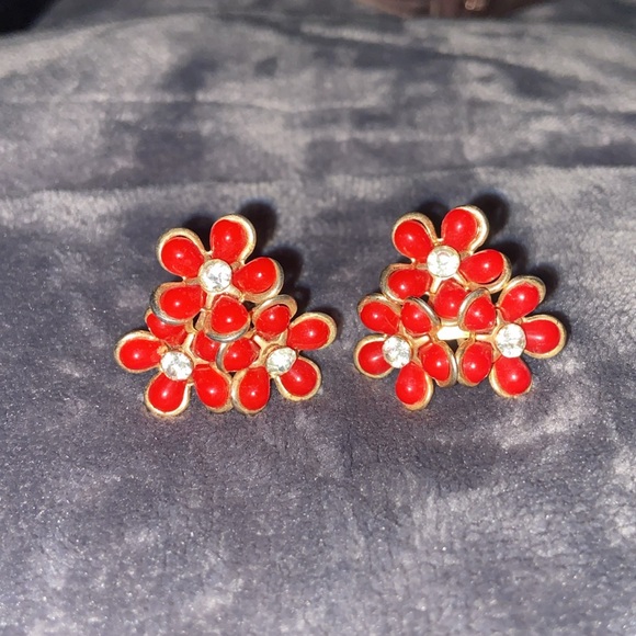 Vintage red flower 🌺 earrings with rhinestones screw back - Picture 3 of 8
